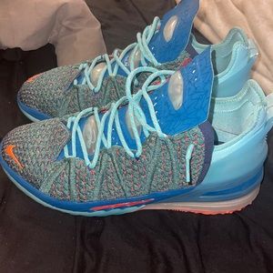 Nike lebron 18